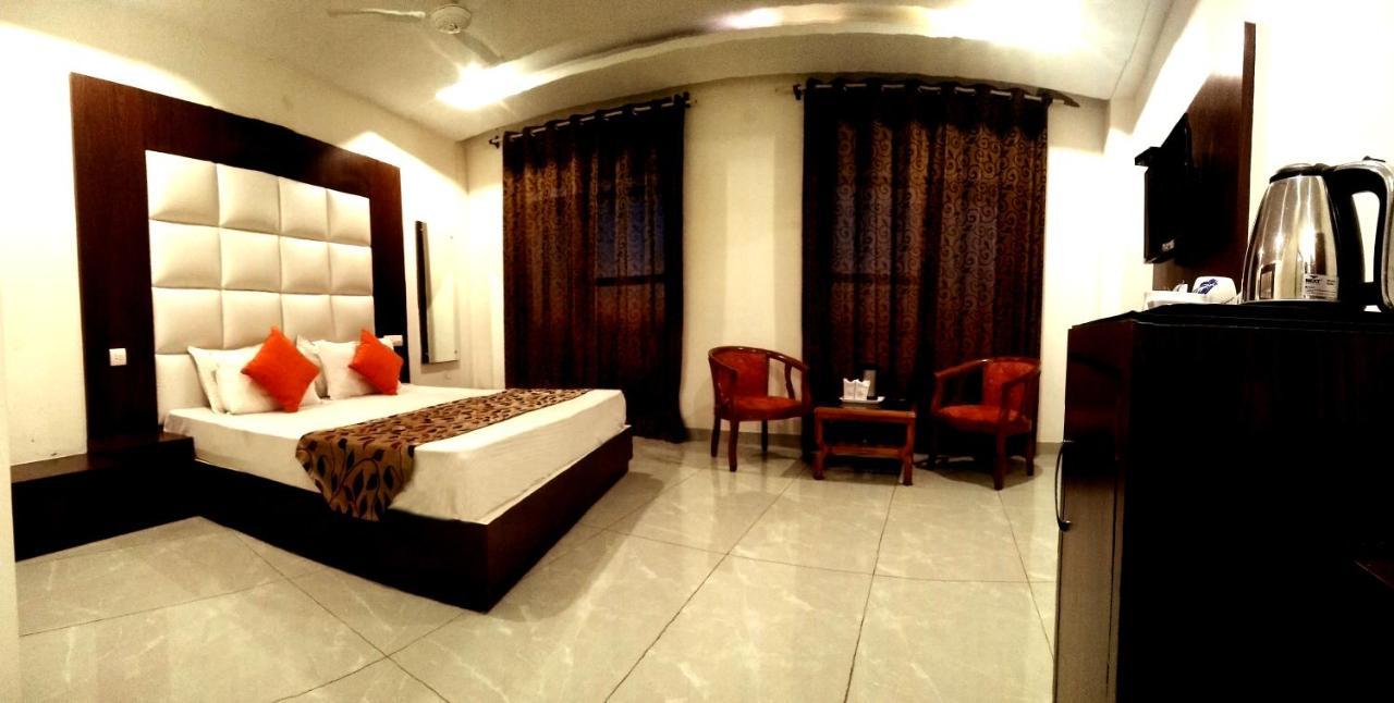 Hotel Vatika - The Riverside Resort Dharamshala Eksteriør billede